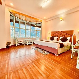 Hotel The Hadimba Palace # Mountain View ! Family Hotel ! Big Private Parking ! Near To Mall Road